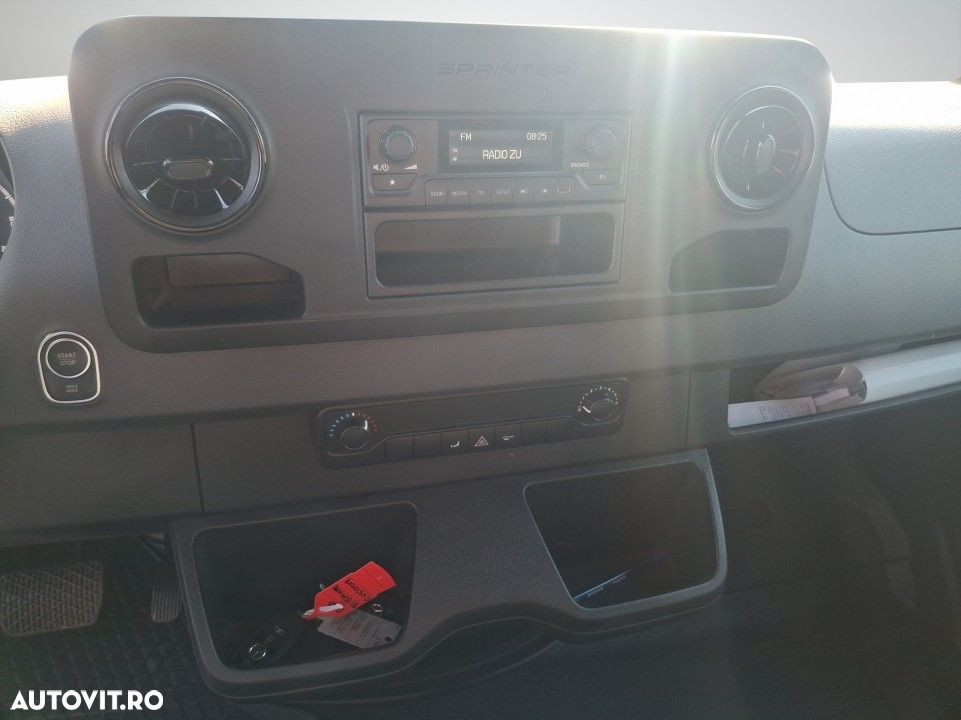 Mercedes-Benz Sprinter - 14
