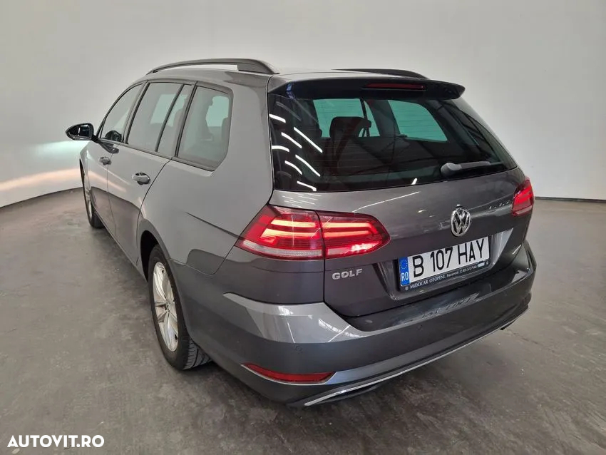 Volkswagen Golf - 2