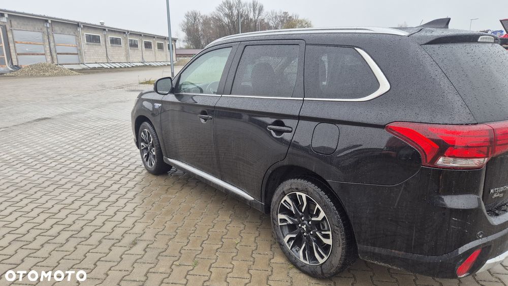Mitsubishi Outlander 2.0 4WD Plus - 2