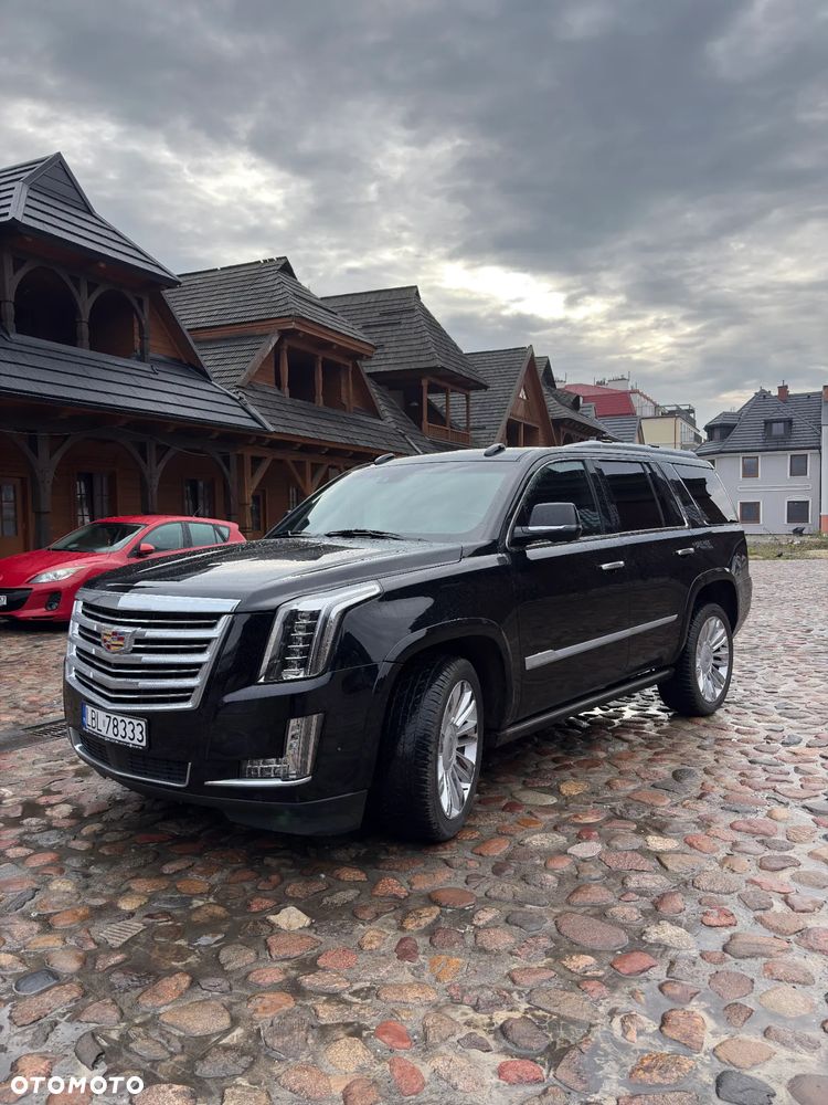 Cadillac Escalade - 2