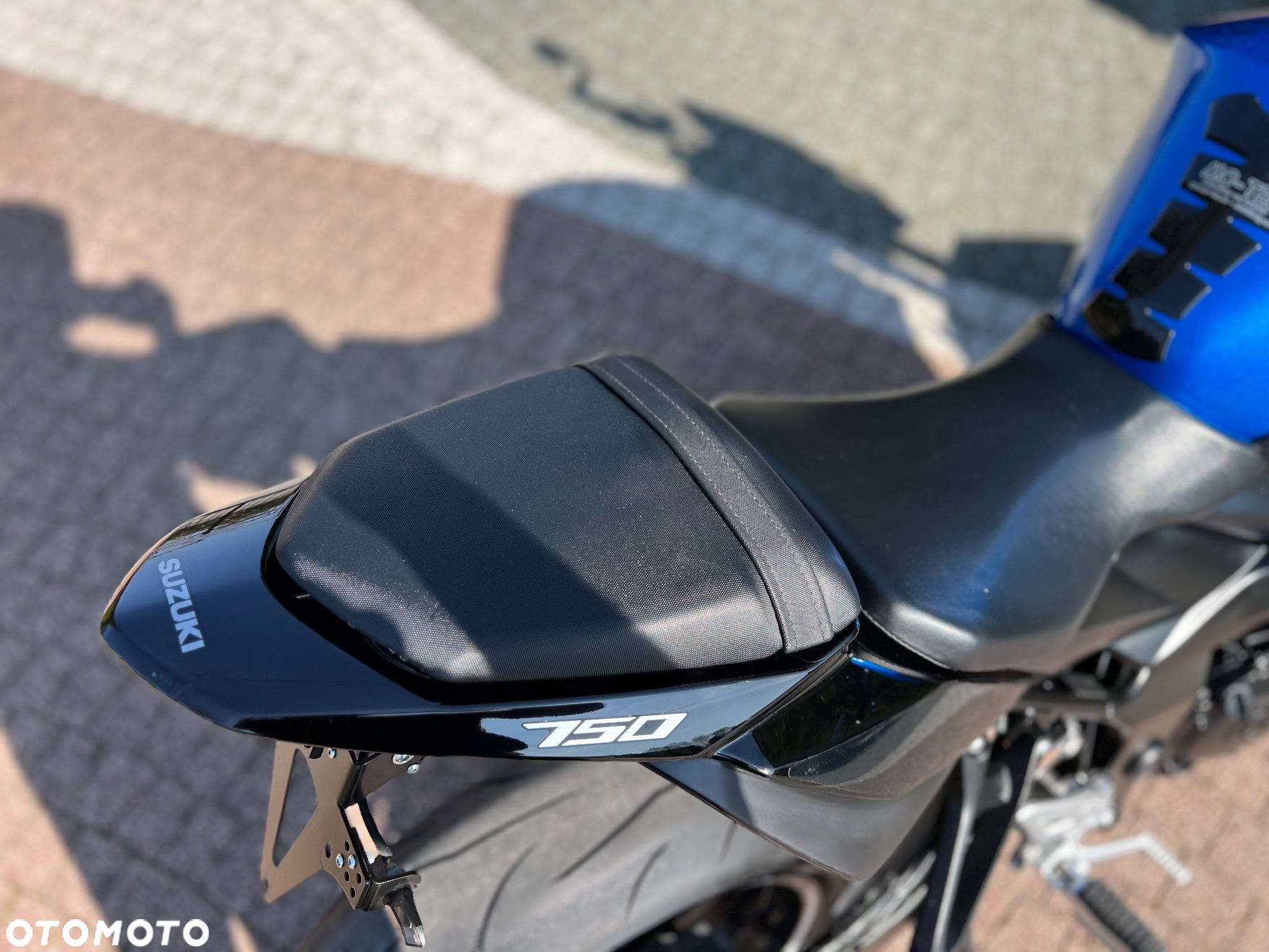 Suzuki GSR - 11