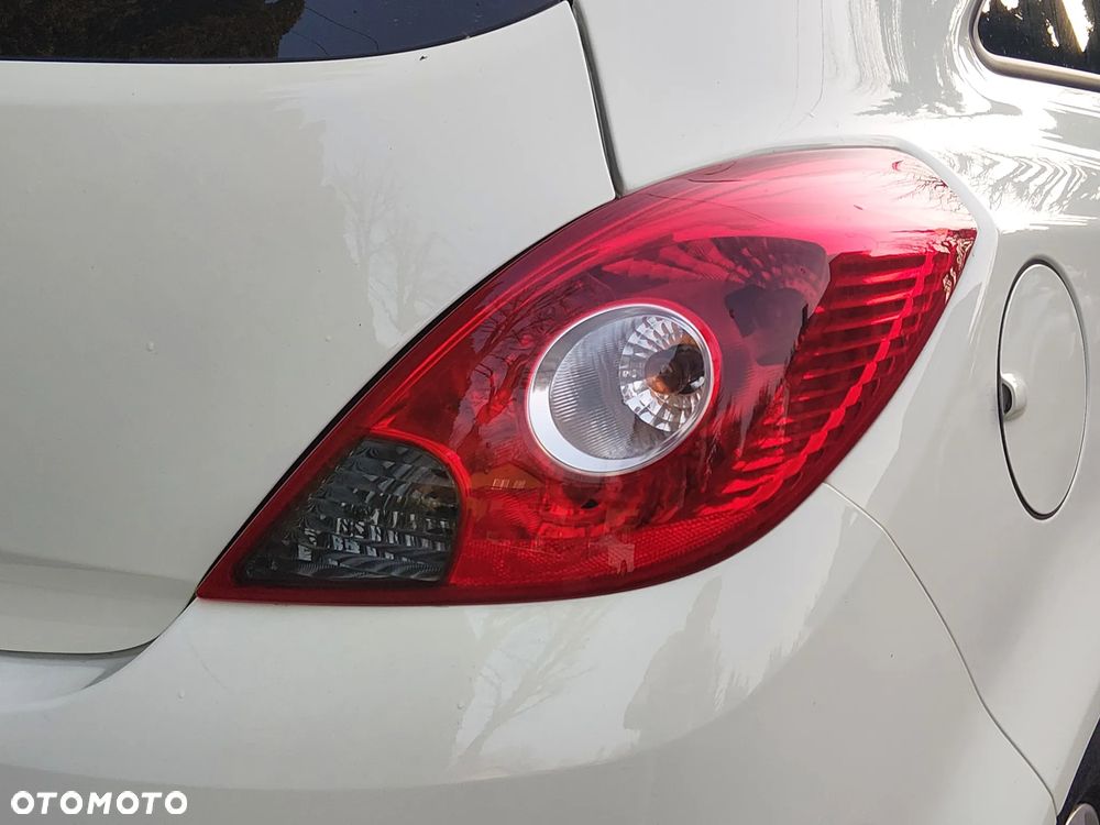 Opel Corsa 1.4 16V 150 Jahre - 8