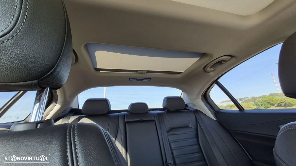 Alfa Romeo Giulia 2.0 Turbo 16V AT8-Q4 Veloce - 8