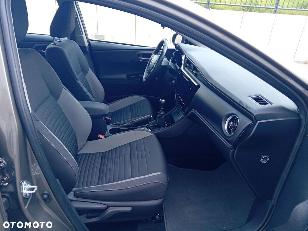 Toyota Auris - 10