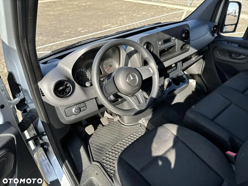 Mercedes-Benz Sprinter - 14