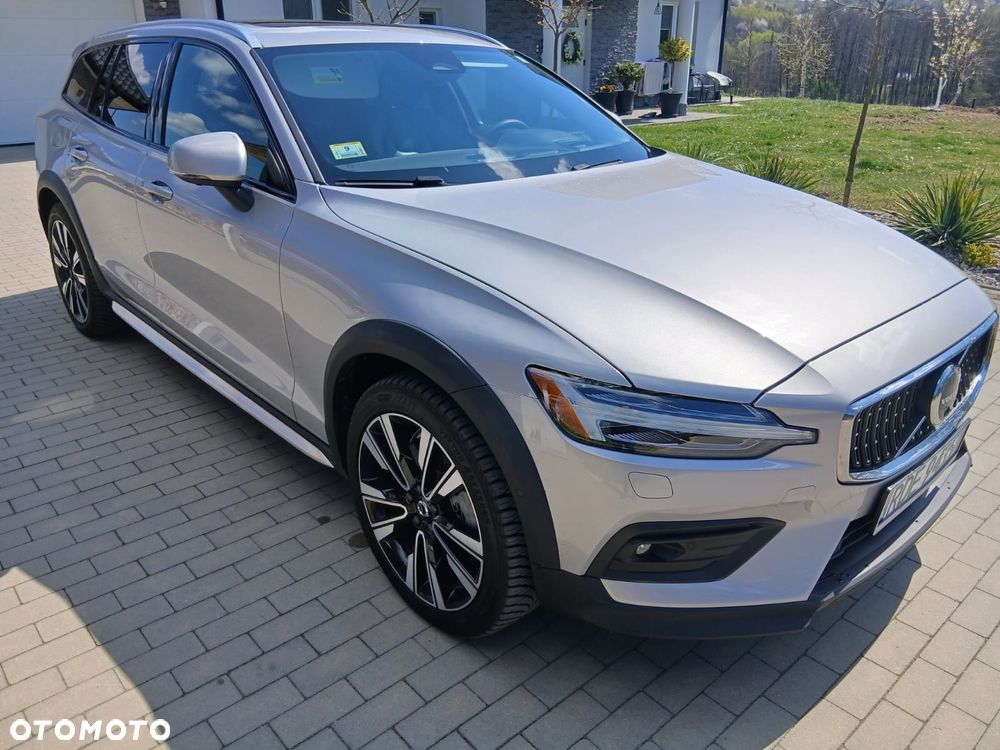 Volvo V60 Cross Country - 1