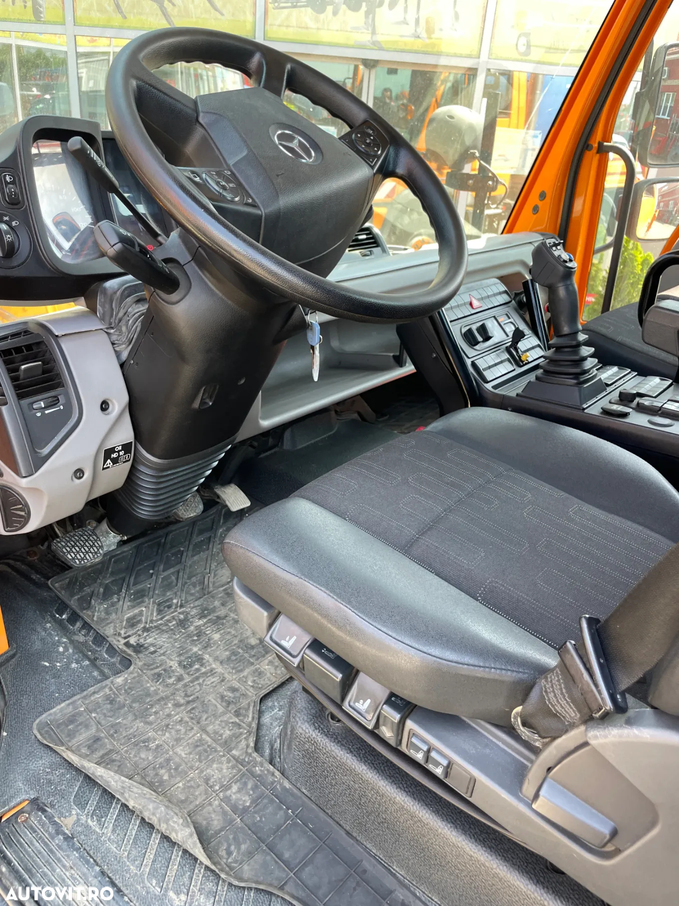 Mercedes-Benz UNIMOG U218 - 11
