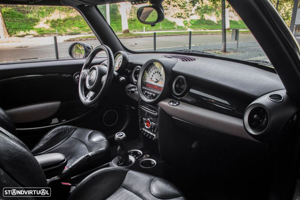 MINI 3 Portas Cooper D - 26