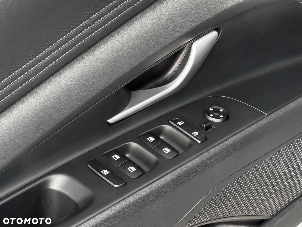 Hyundai Elantra 1.6 Smart CVT - 26