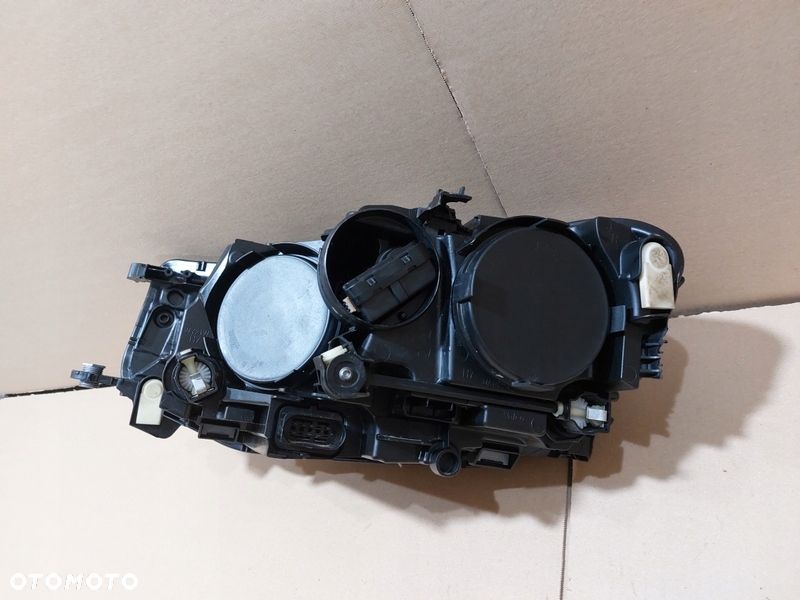 LAMPA PRAWY PRZÓD T-CROSS 2GM 2GM941006A - 10