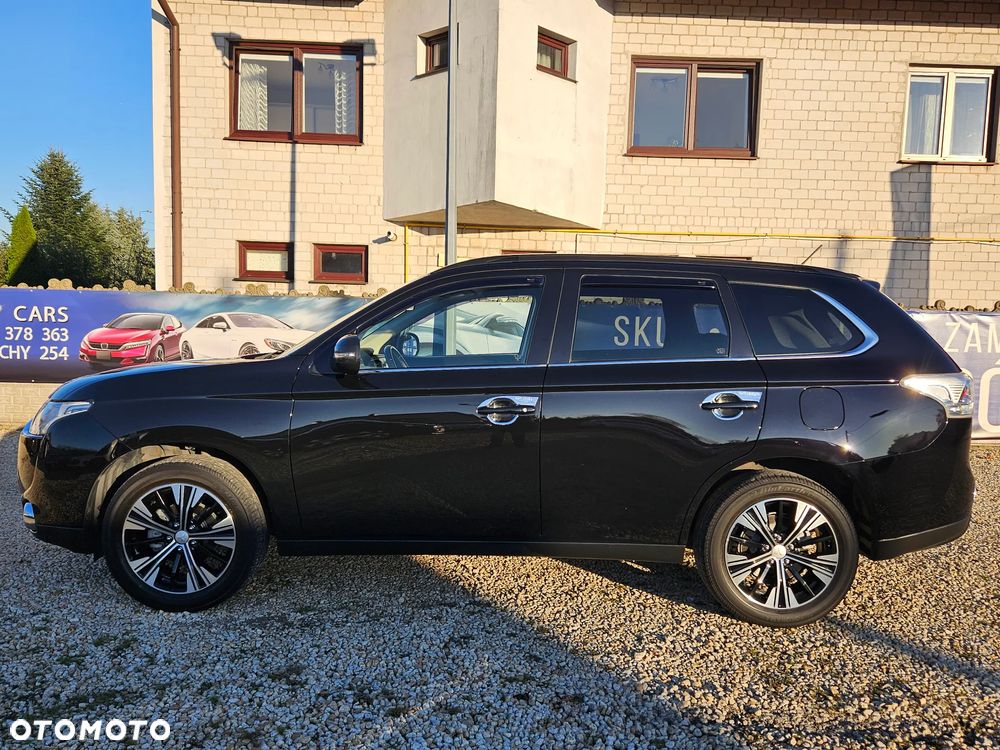 Mitsubishi Outlander 2.0 Invite + 2WD - 17