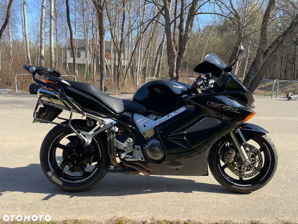 Honda VFR - 3