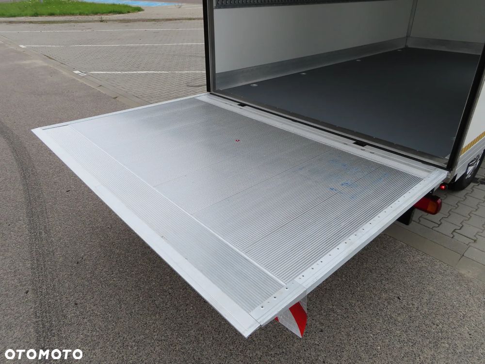 Iveco Daily 35S18 3.0 HPI 180 KM POWER Kontener+ WINDA BÄR 750 Kg 8.E.Palet 4270 mm Długi Boczne Drzwi Rozstaw Osi 4100 mm Ładowność 905 Kg GWARANCJA PRODUCENTA Stan Jak Nowy Gotowy Dostępny POLECAM - 21