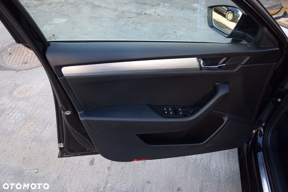 Skoda Superb 2.0 TDI Sportline DSG7 - 34