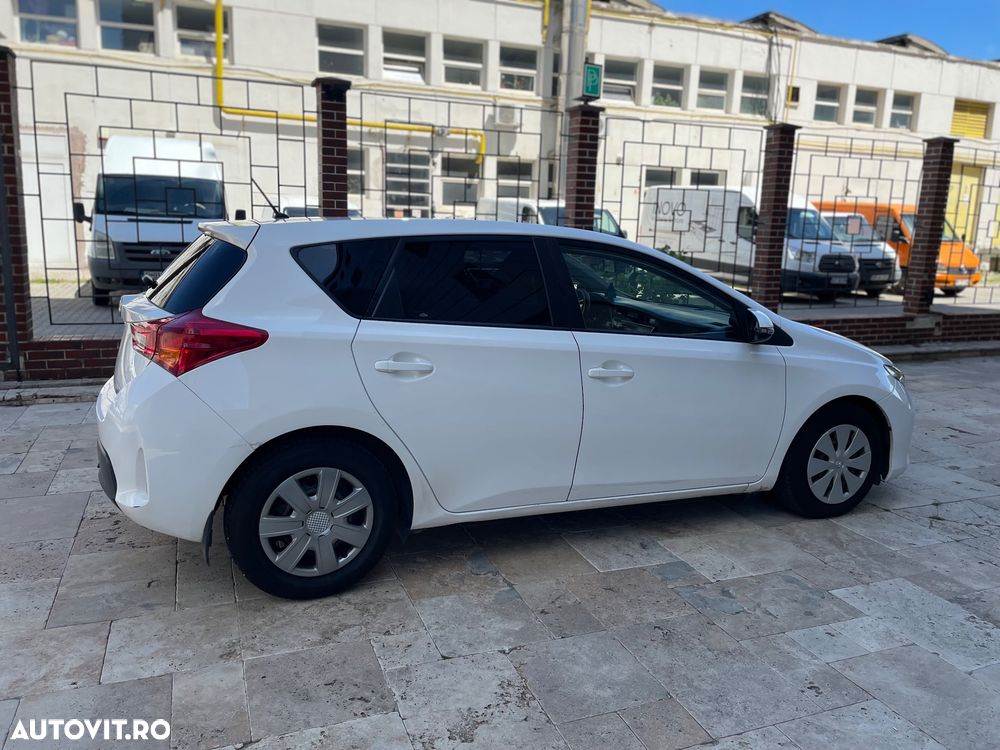 Toyota Auris 1.4 D-4D Luna - 4