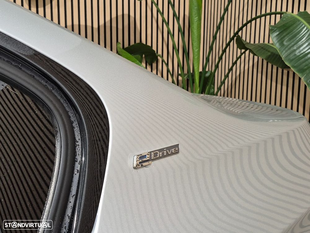 BMW 330 e iPerformance Pack M - 5