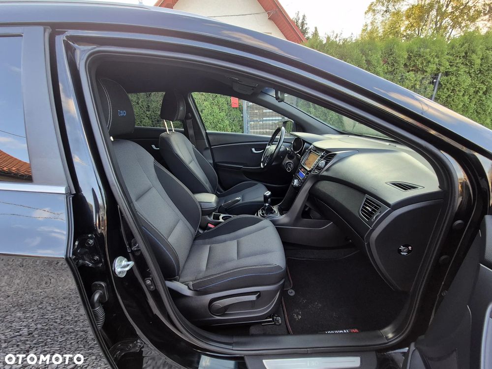 Hyundai i30 blue Kombi 1.6 GDi Passion - 34