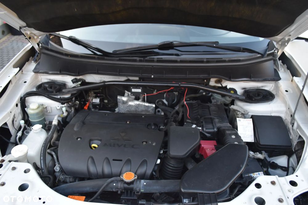 Mitsubishi Outlander 2.0 2WD Inform - 33