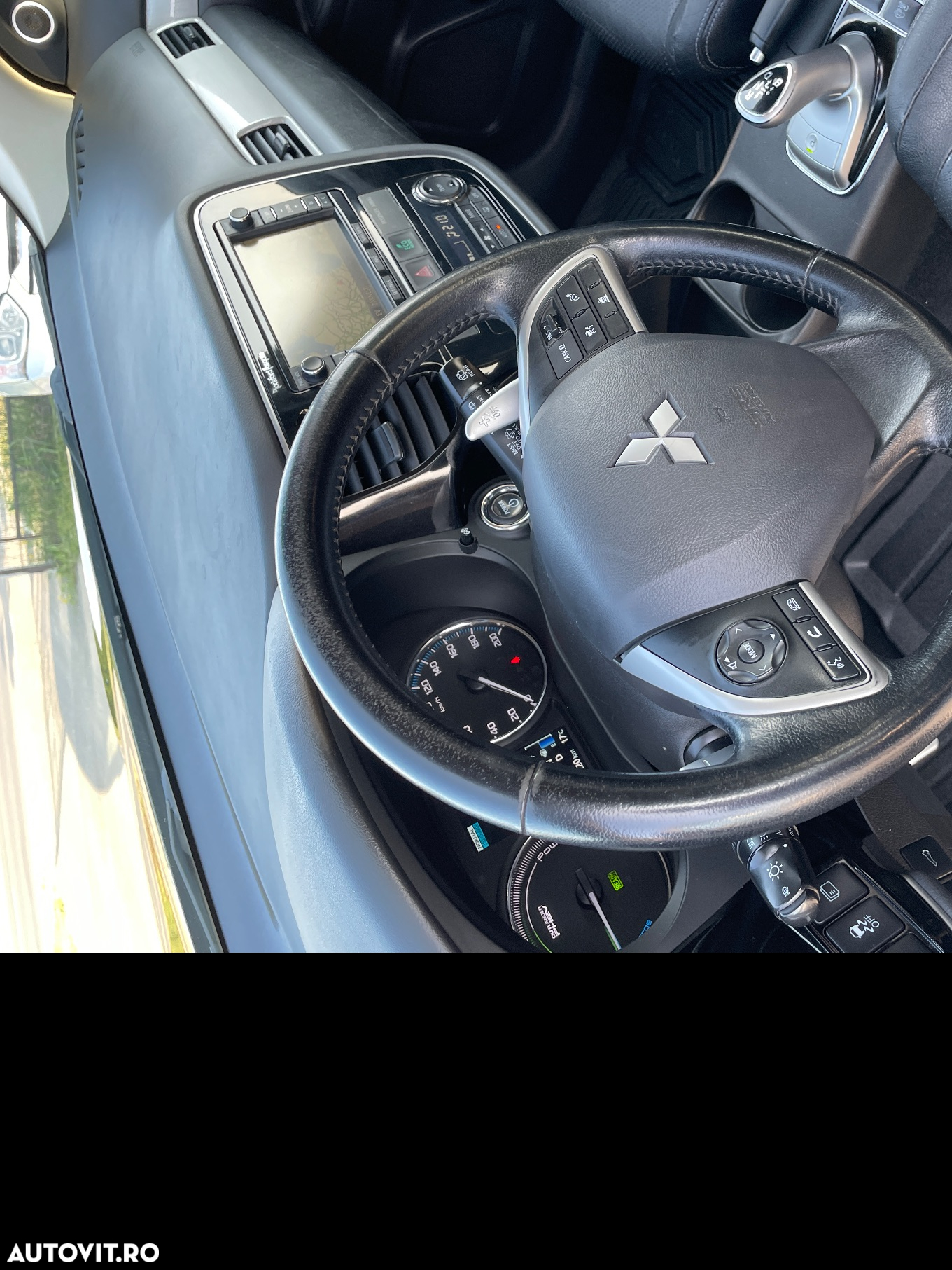 Mitsubishi Outlander 2.0 4WD Plug-In Hybrid - 9