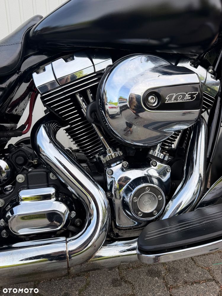 Harley-Davidson Touring Street Glide - 2