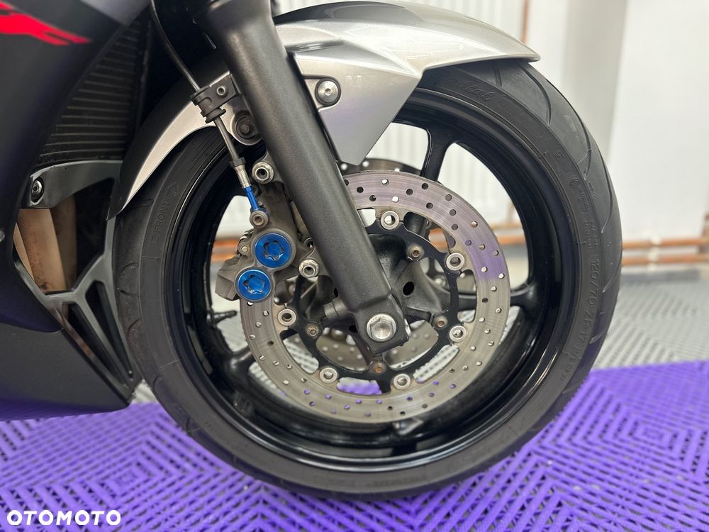 Yamaha R6 - 18
