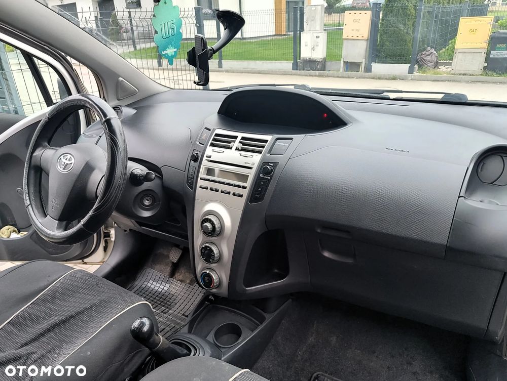 Toyota Yaris - 7
