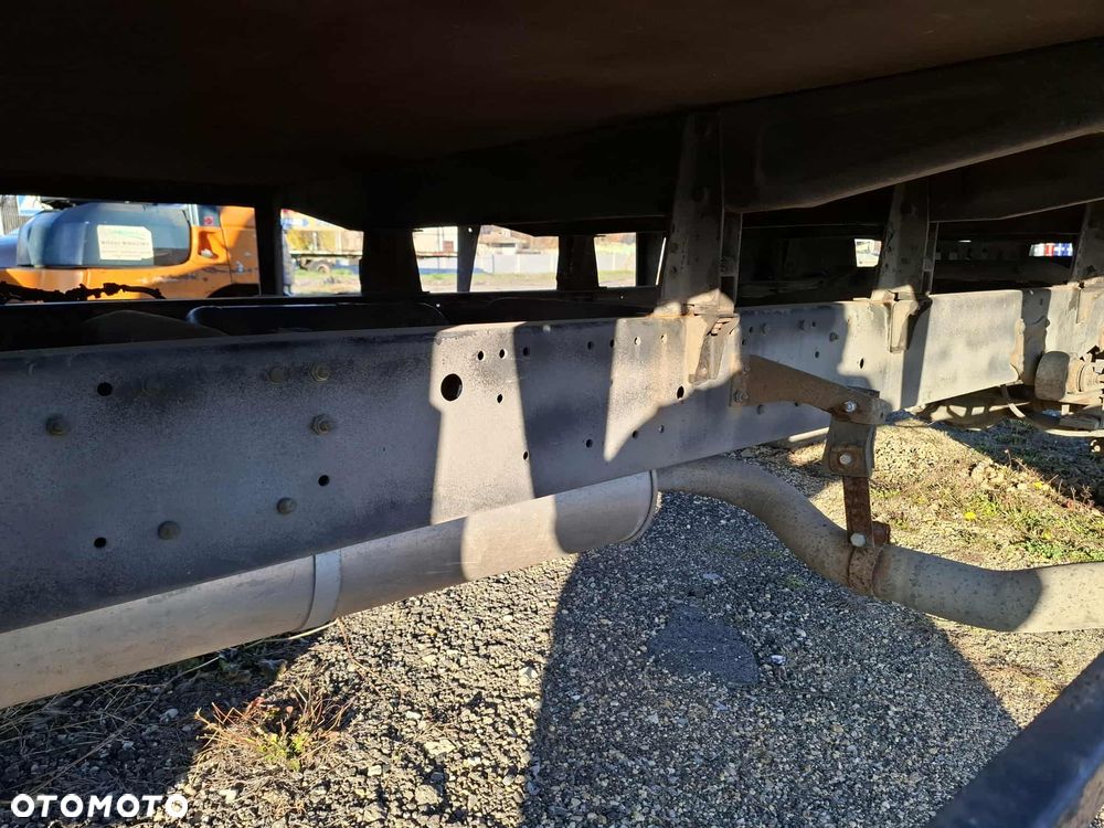 Mercedes-Benz 709D - 11