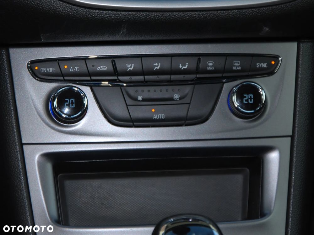 Opel Astra 1.4 T Enjoy S&S - 29