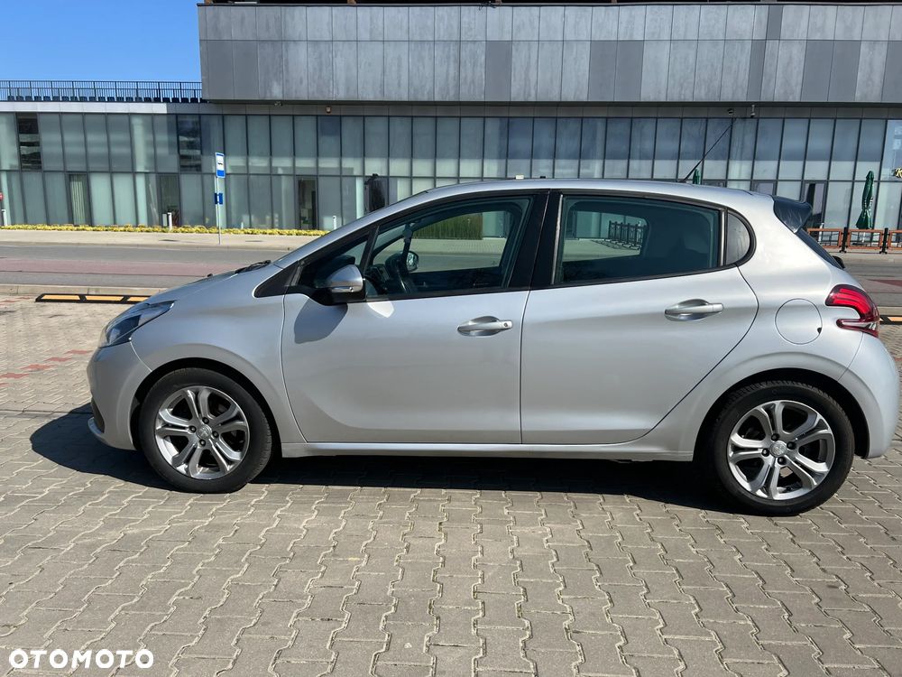 Peugeot 208 - 5