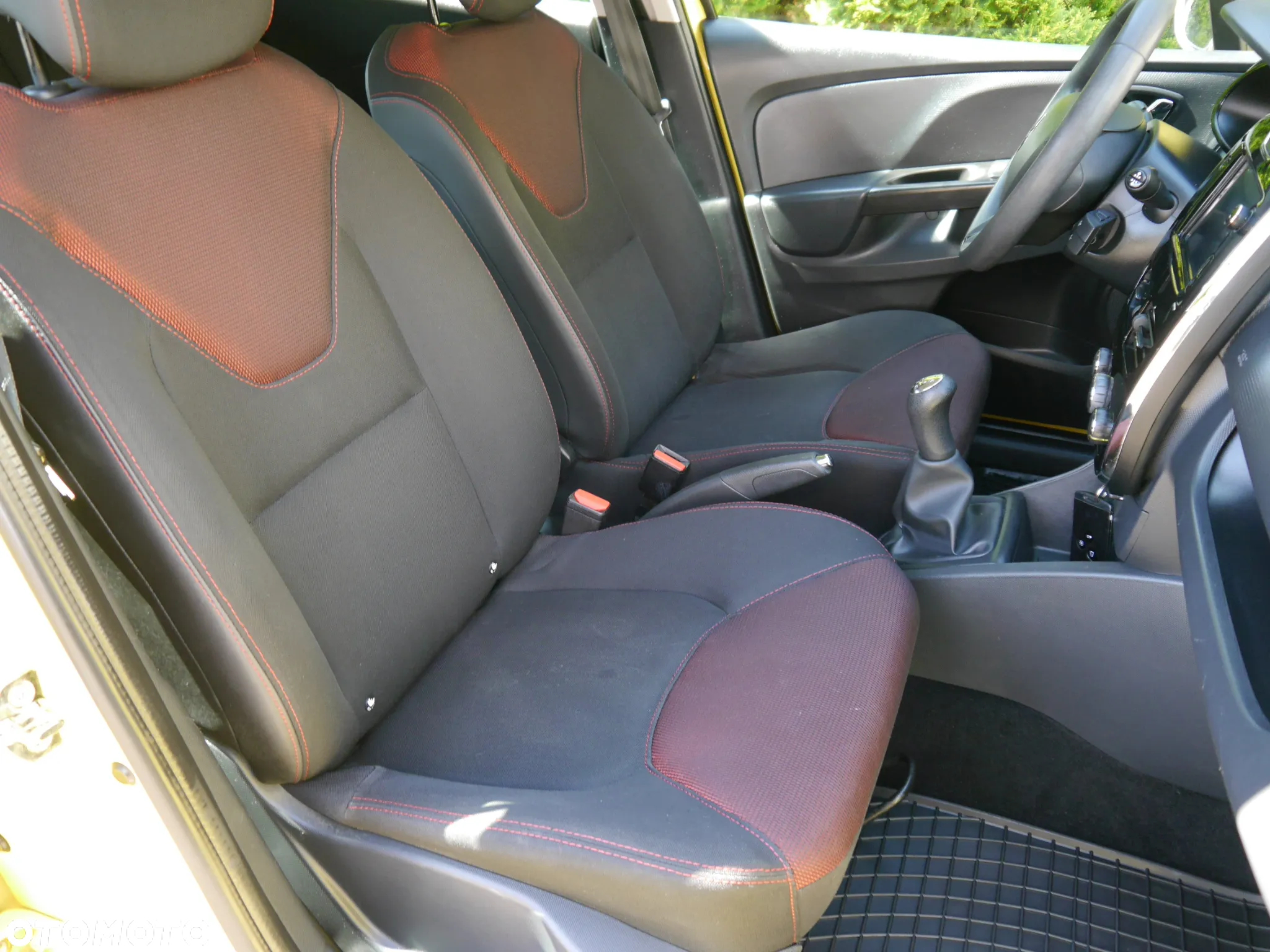 Renault Clio 1.2 16V 75 LIMITED - 24