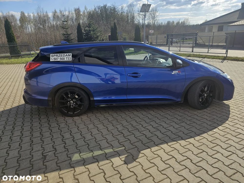 Honda Civic 1.6 i-DTEC Executive Black Edition - 4
