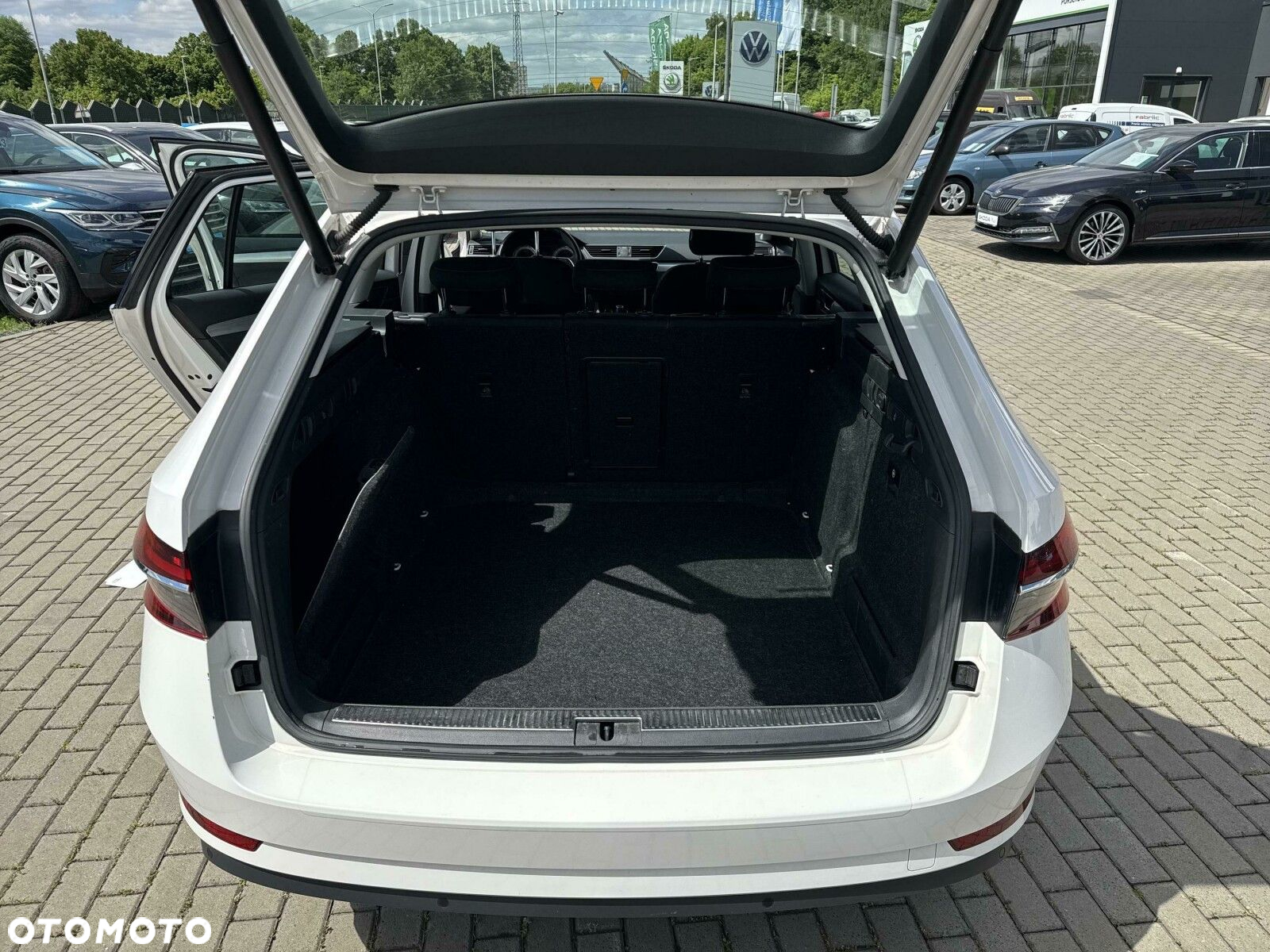 Skoda Superb 2.0 TDI Ambition DSG - 26