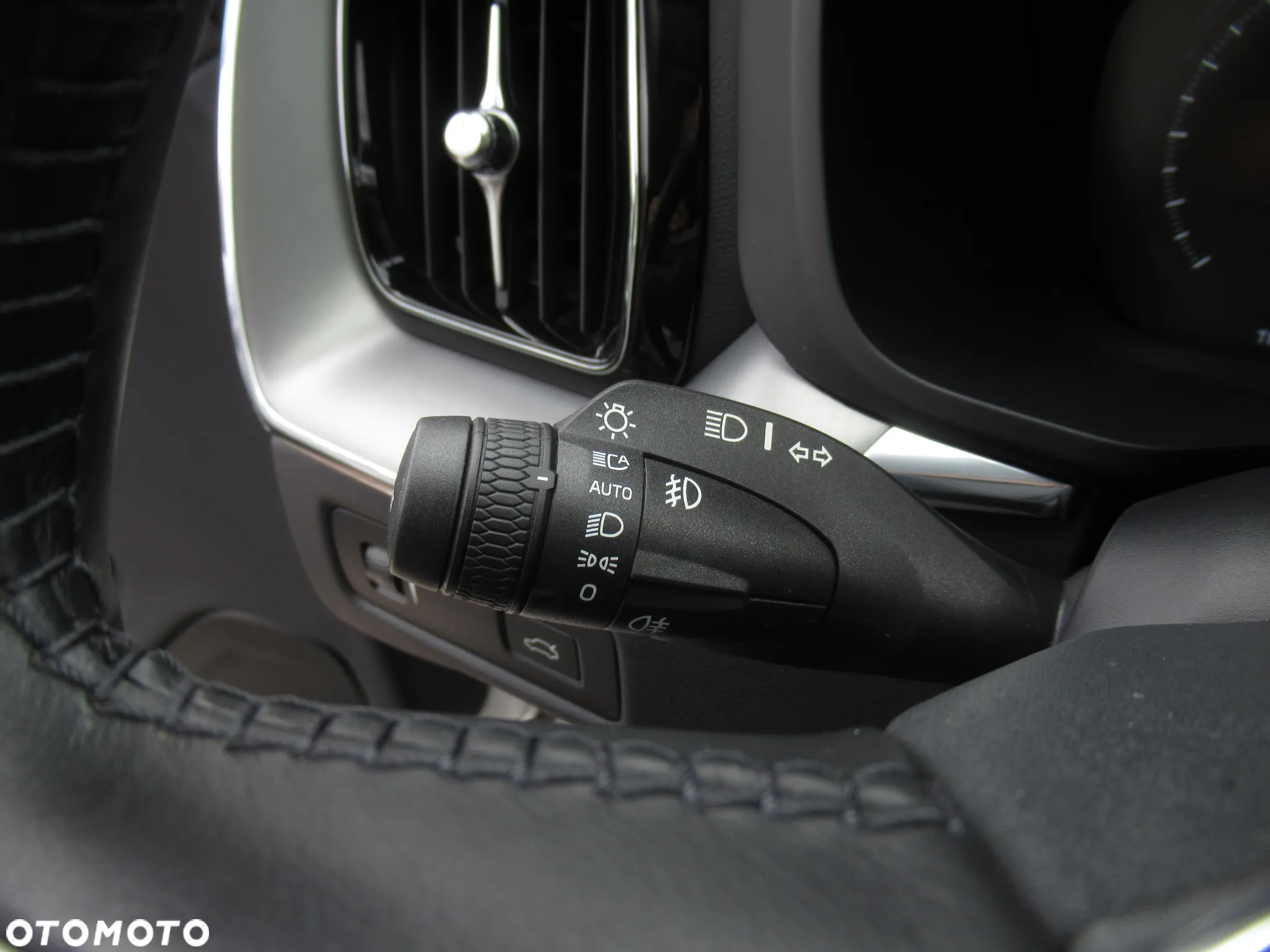Volvo XC 60 B4 B Momentum - 13