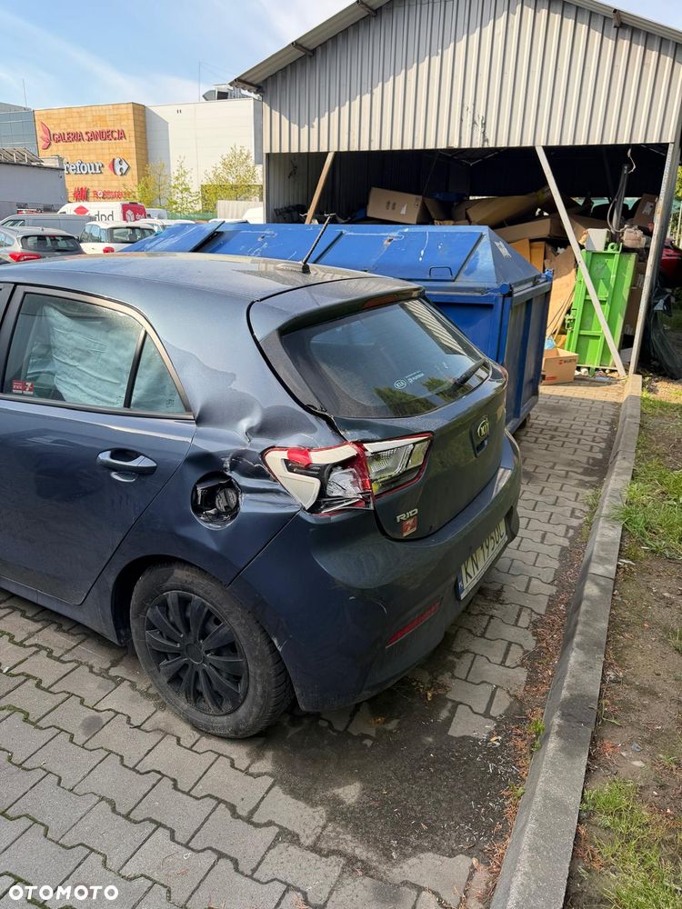 Kia Rio 1.2 L - 4