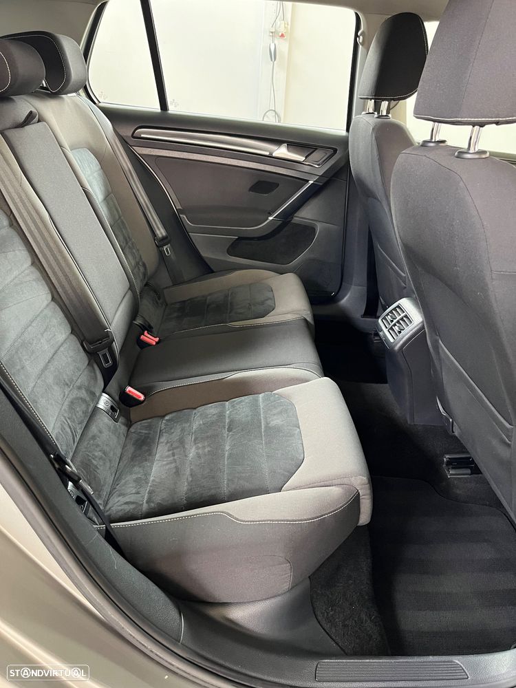 VW Golf 1.6 TDi DPF Highline - 10