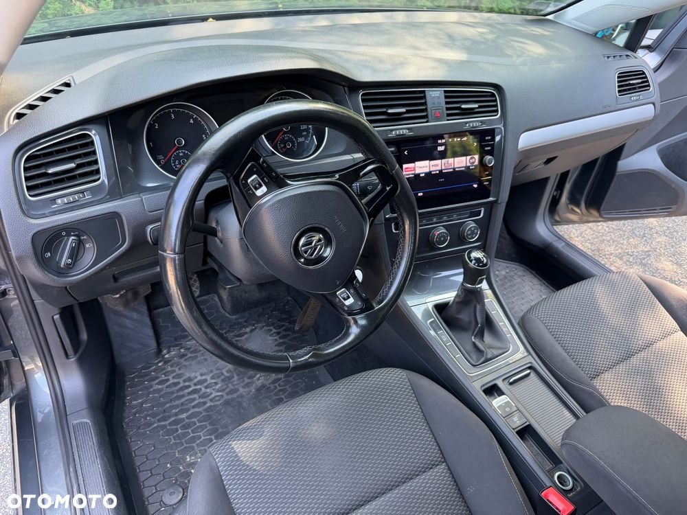 Volkswagen Golf - 2