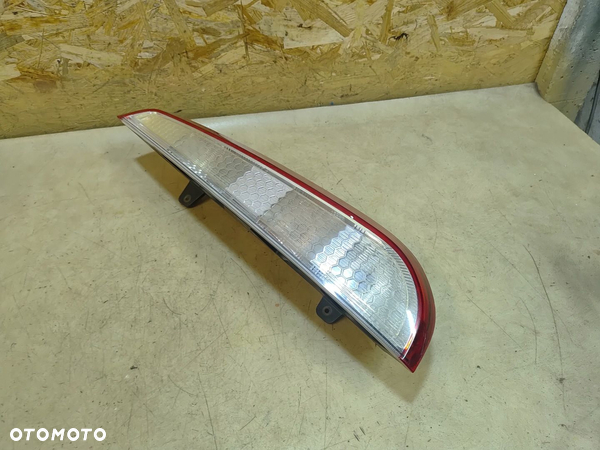 FOCUS MK2 KOMBI LIFT LAMPA PRAWY TYŁ 8M5113404C 08-11