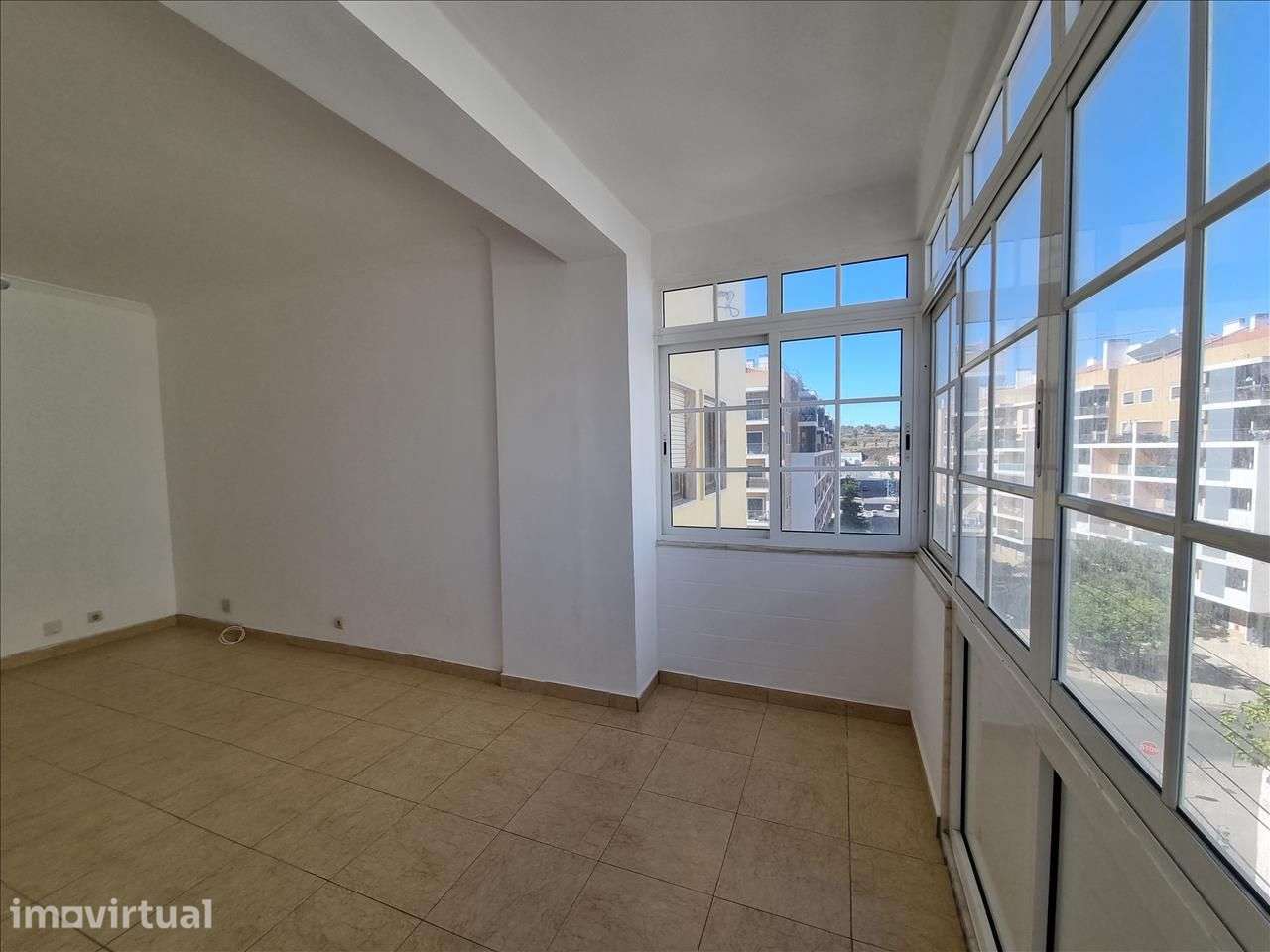 Apartamento T3 na Amadora com arrumos - Grande imagem: 5/22