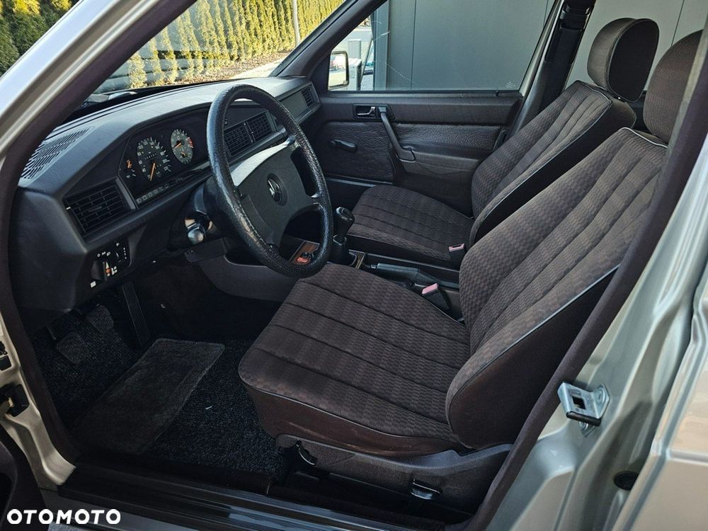 Mercedes-Benz W201 (190) - 13