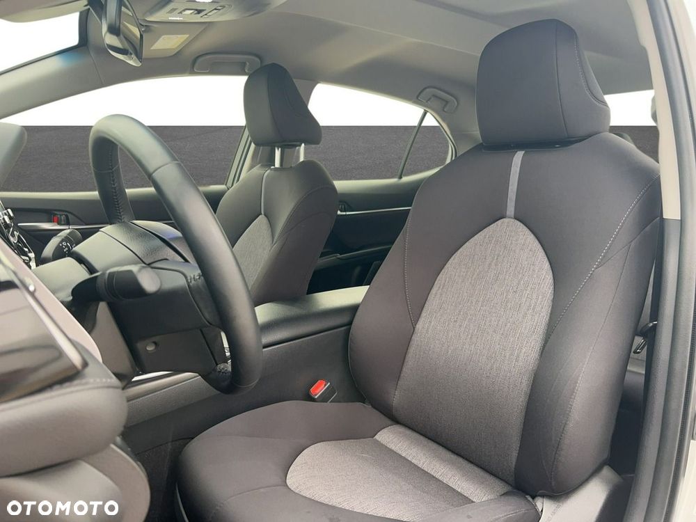 Toyota Camry - 10