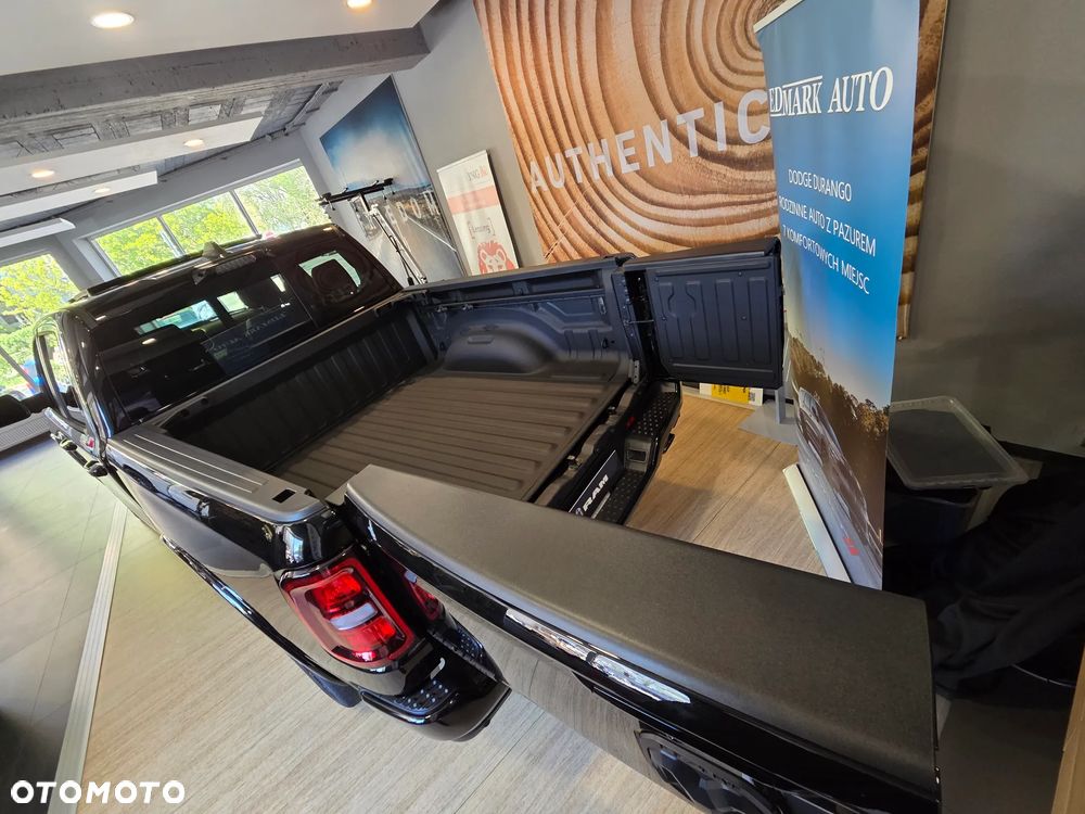 RAM 1500 Laramie Night Premium - 17