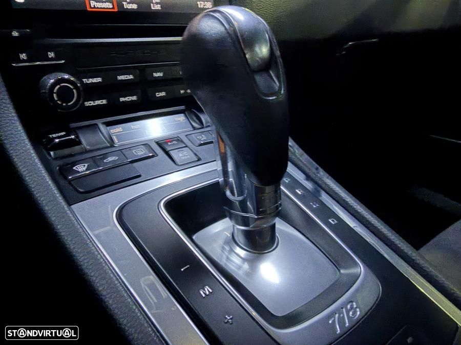 Porsche 718 Cayman - 17