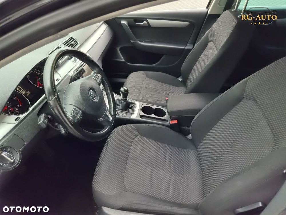 Volkswagen Passat - 20