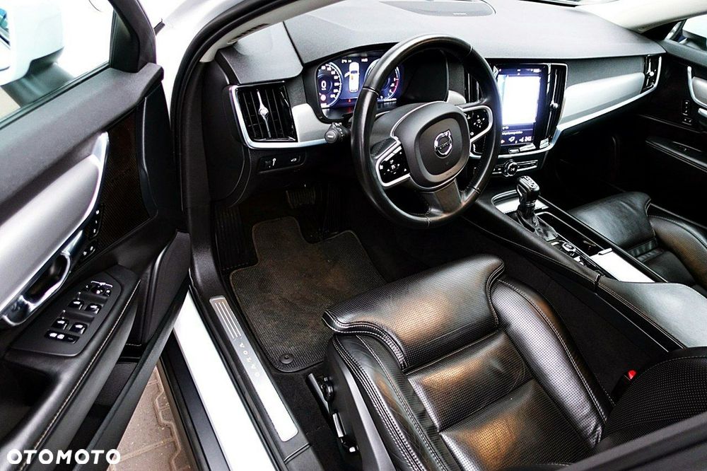Volvo V90 Cross Country - 17