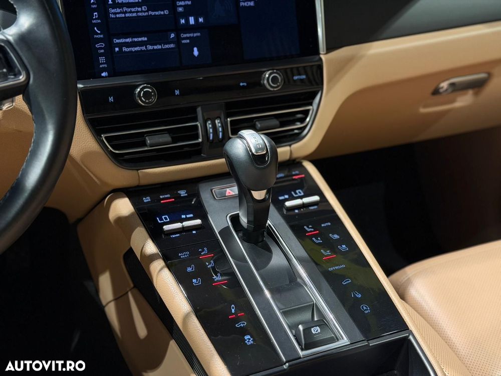 Porsche Macan T - 32