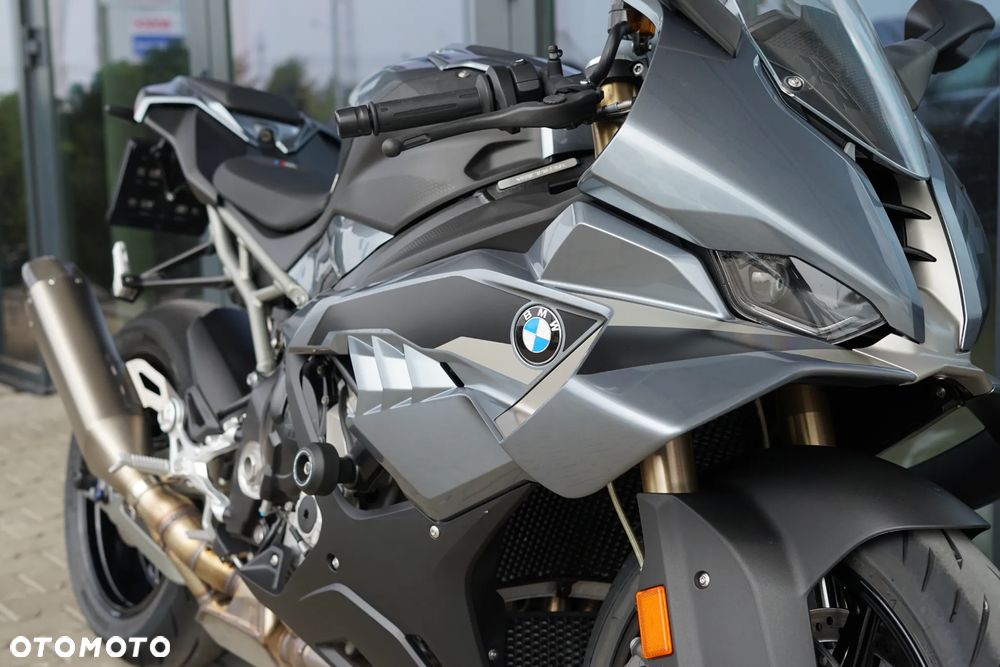 BMW S - 8