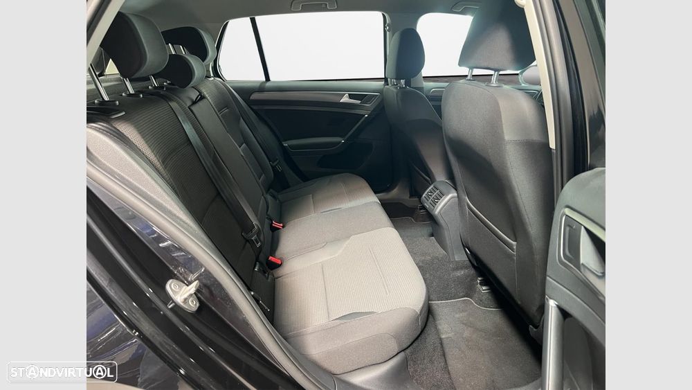 VW Golf 1.6 TDI Confortline DSG - 15