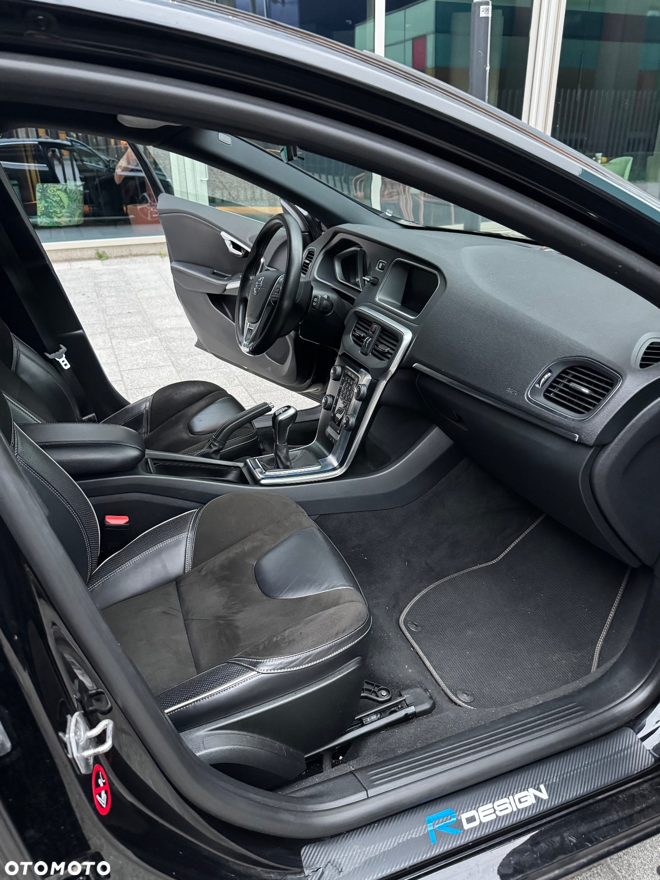 Volvo V40 D2 Drive-E R-Design Momentum - 11