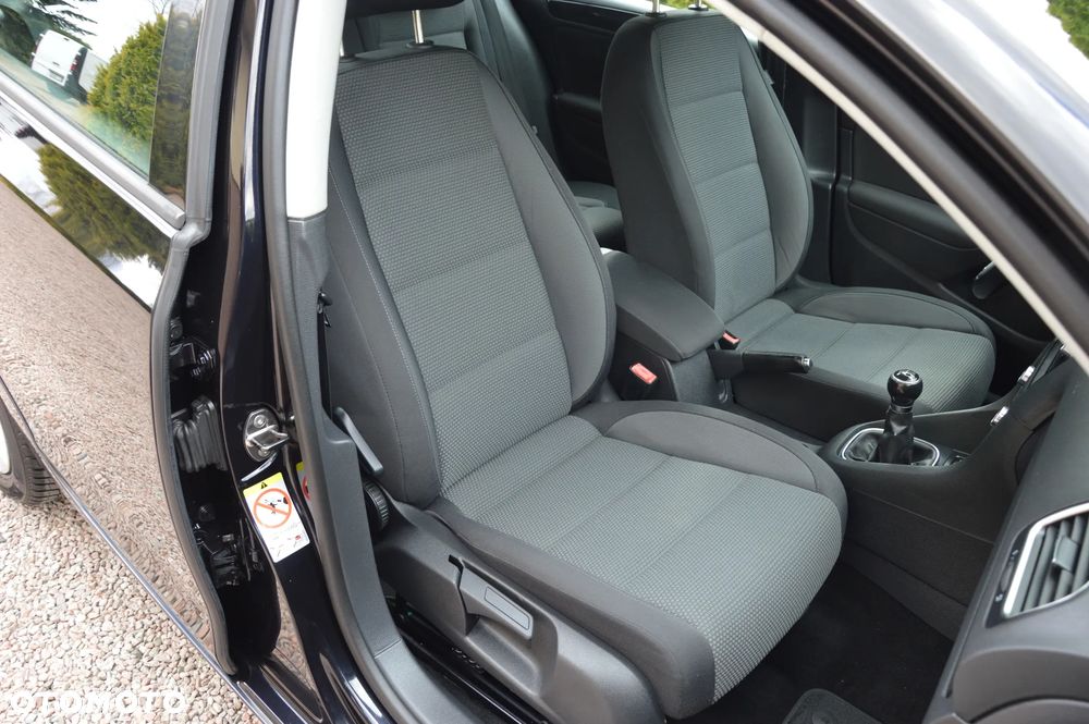 Volkswagen Golf - 22