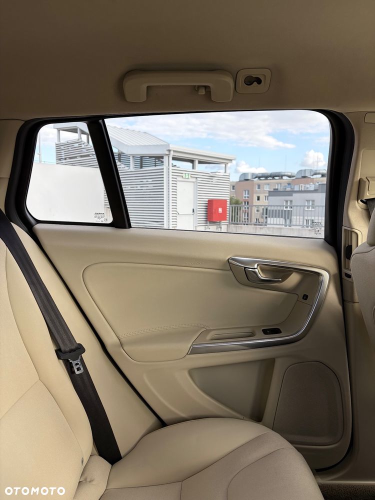 Volvo V60 D4 Geartronic Momentum - 29